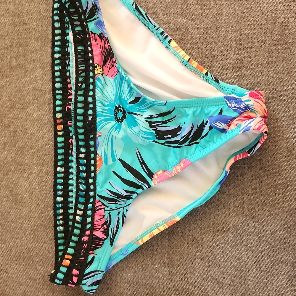 Bathing suit - Picture 3 of 5